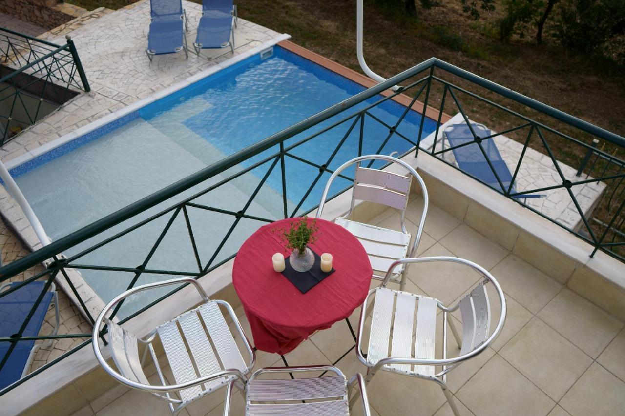 Semiramis Suites With Pool กาลามาตา ภายนอก รูปภาพ