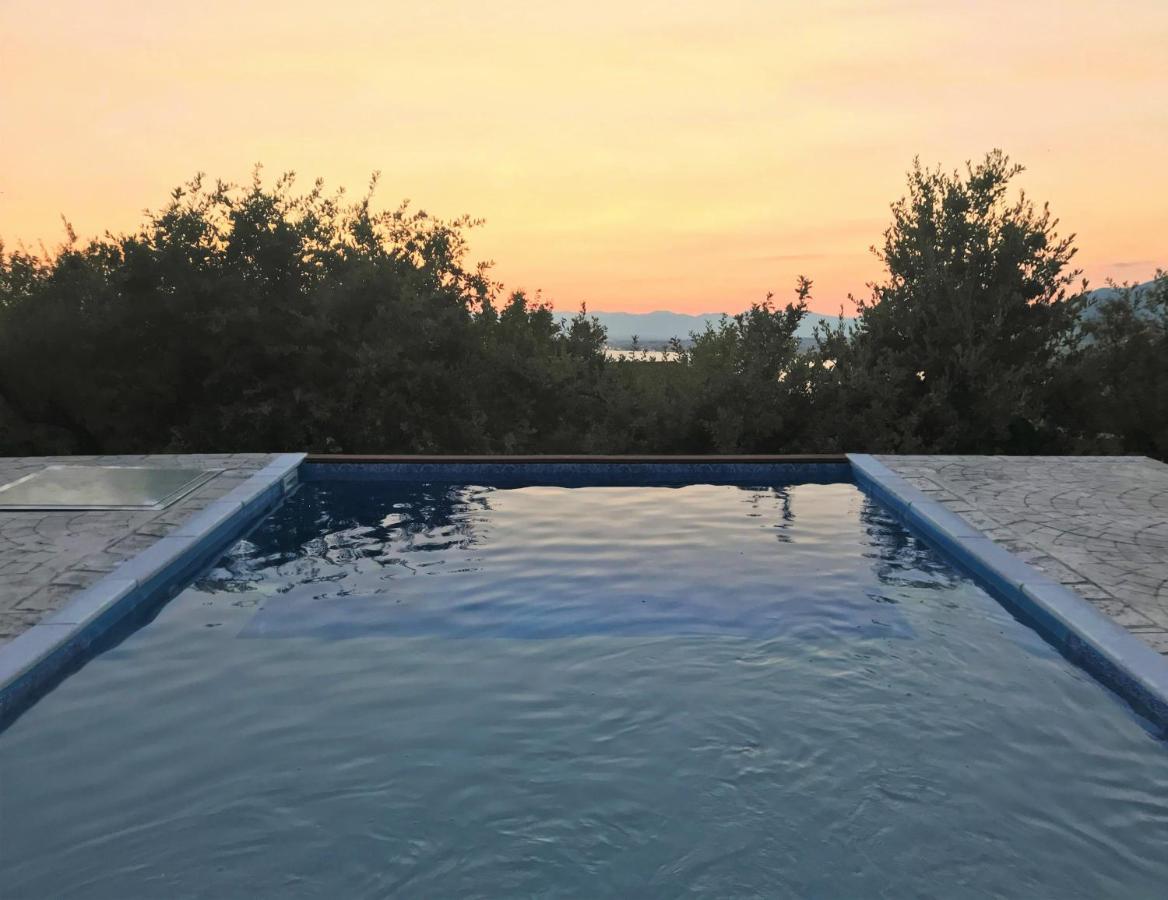 Semiramis Suites With Pool กาลามาตา ภายนอก รูปภาพ